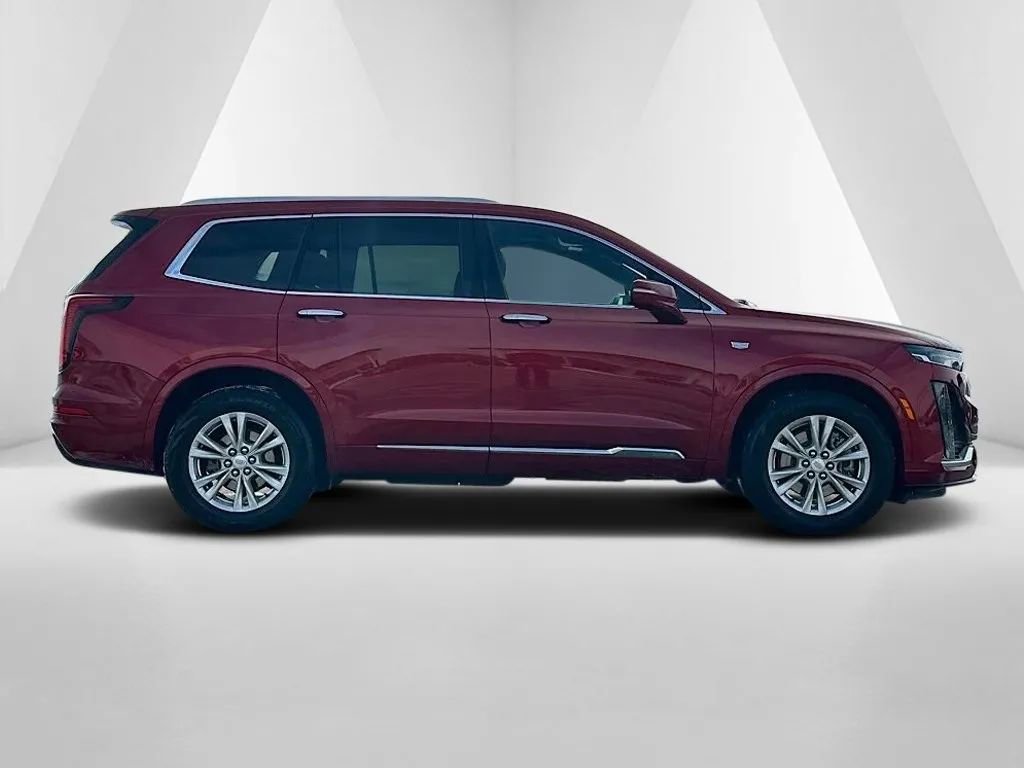 Used 2022 Cadillac XT6 Luxury image 3
