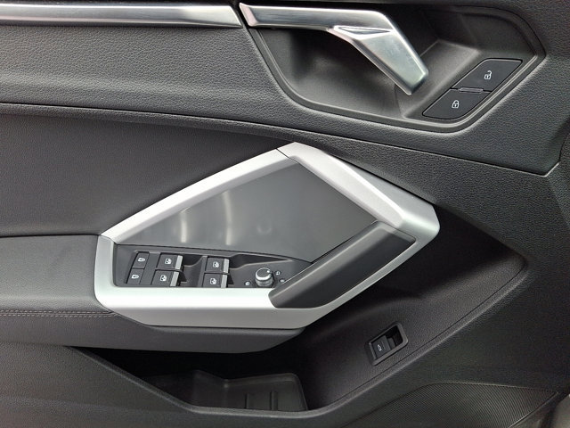 Used 2025 Audi Q3 2.0T Premium image 13