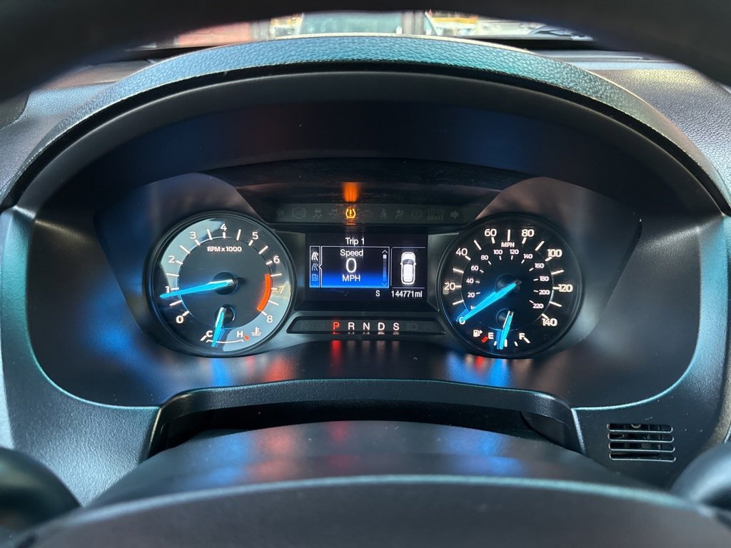 Used 2017 Ford Explorer FWD image 2