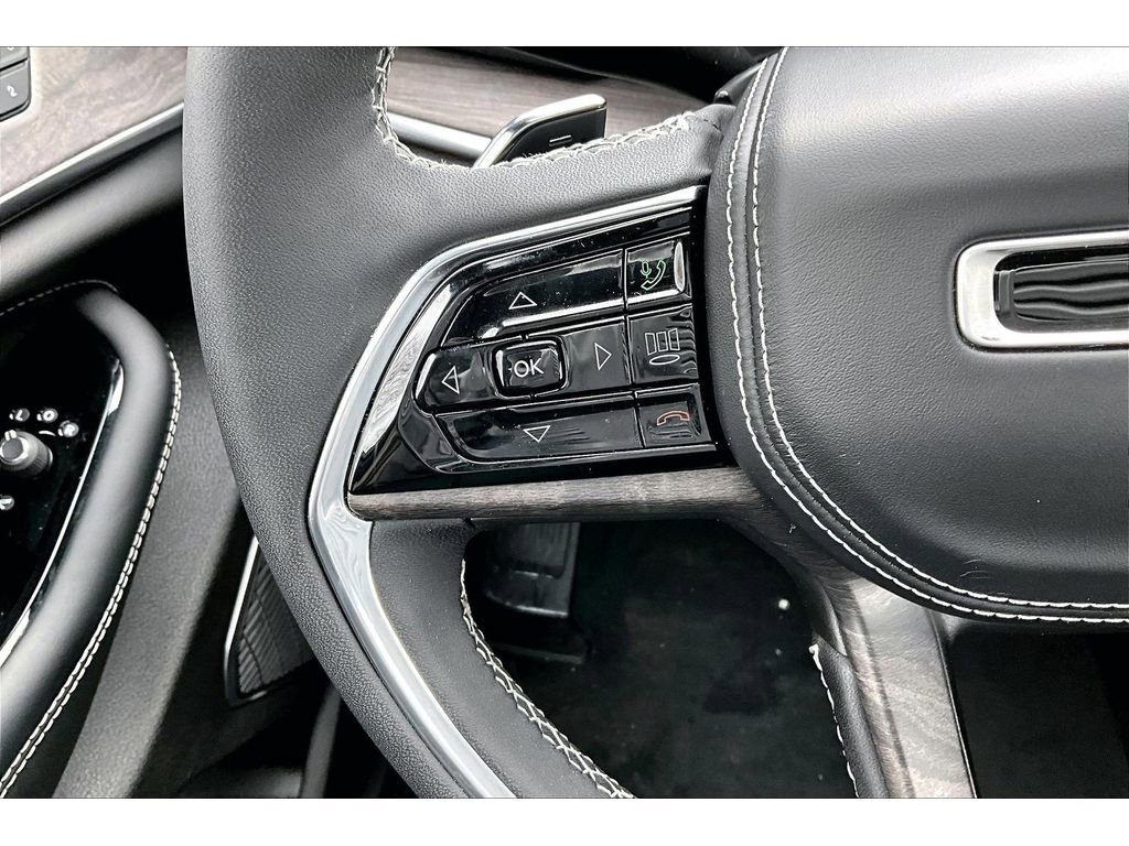 Certified 2025 Jeep Grand Cherokee Overland w/ Luxury Tech Group IV image 25