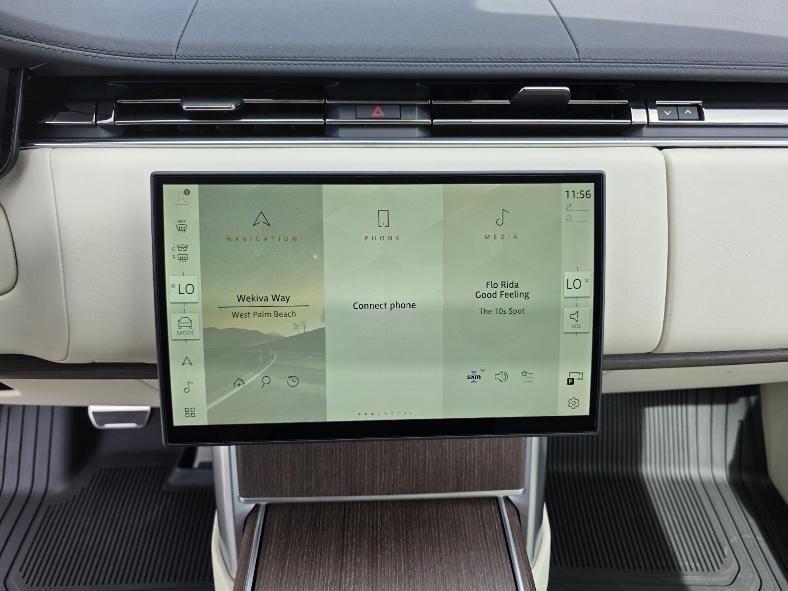 New 2026 Land Rover Range Rover SE image 16