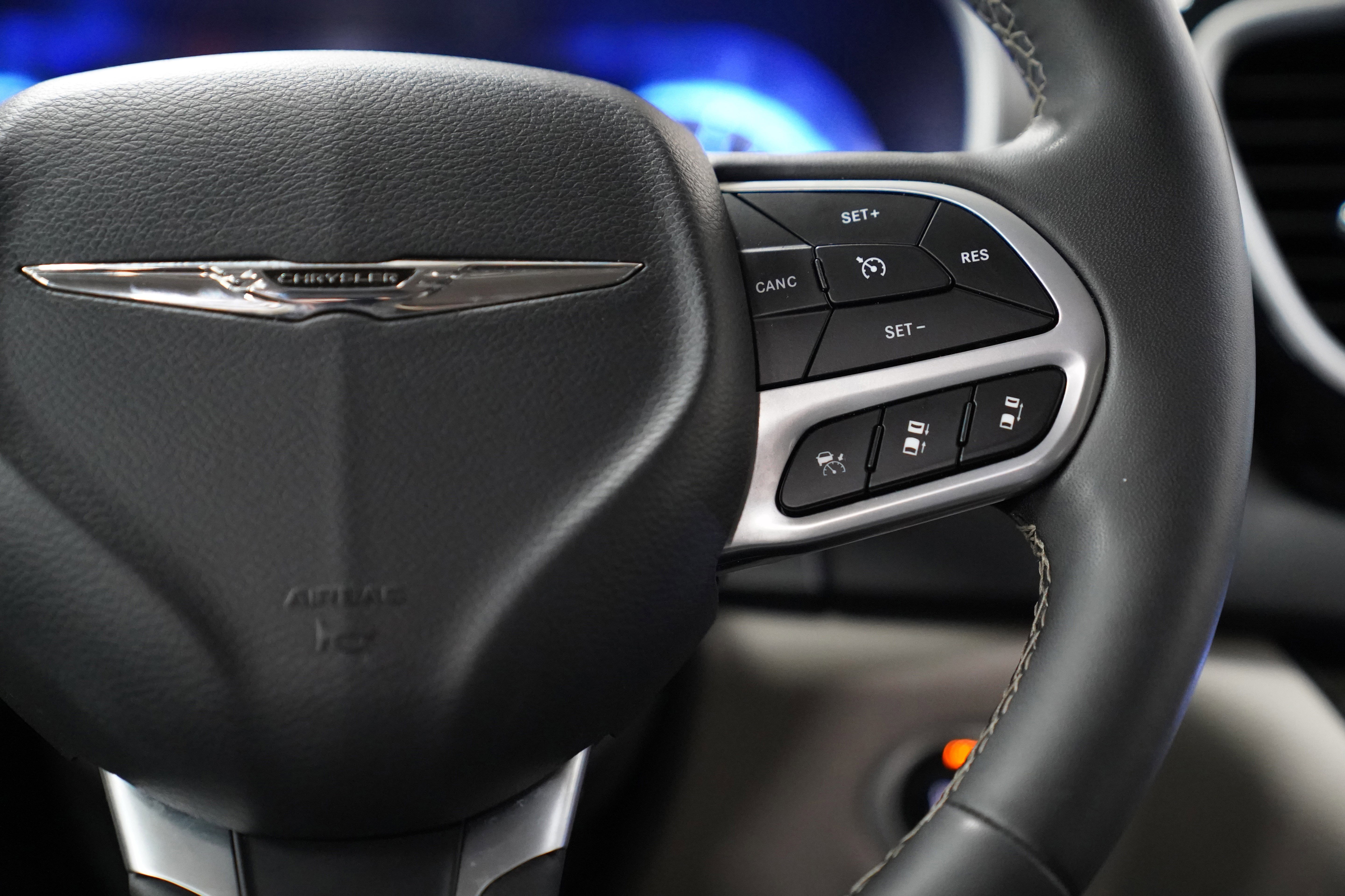 Used 2024 Chrysler Pacifica Touring-L FWD image 22