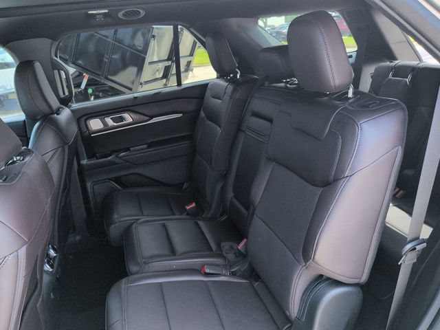 Used 2025 Ford Explorer Platinum AWD/4WD image 14