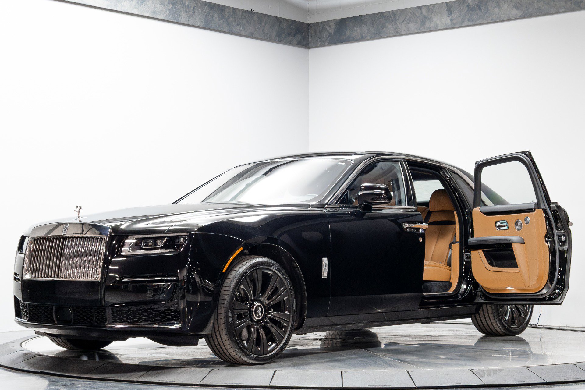 Used 2022 Rolls-Royce Ghost AWD/4WD image 2