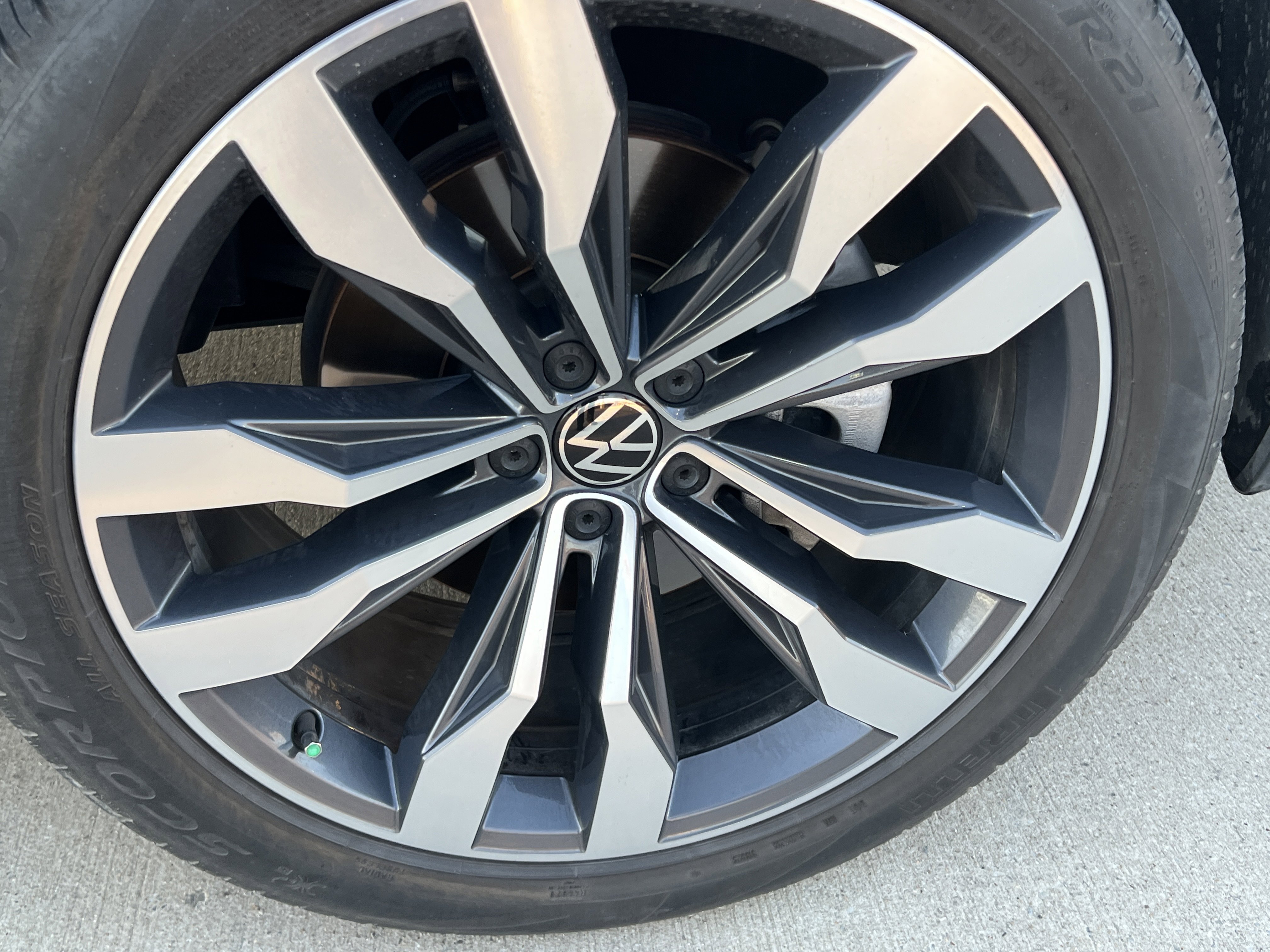 Used 2022 Volkswagen Atlas SEL Premium image 12