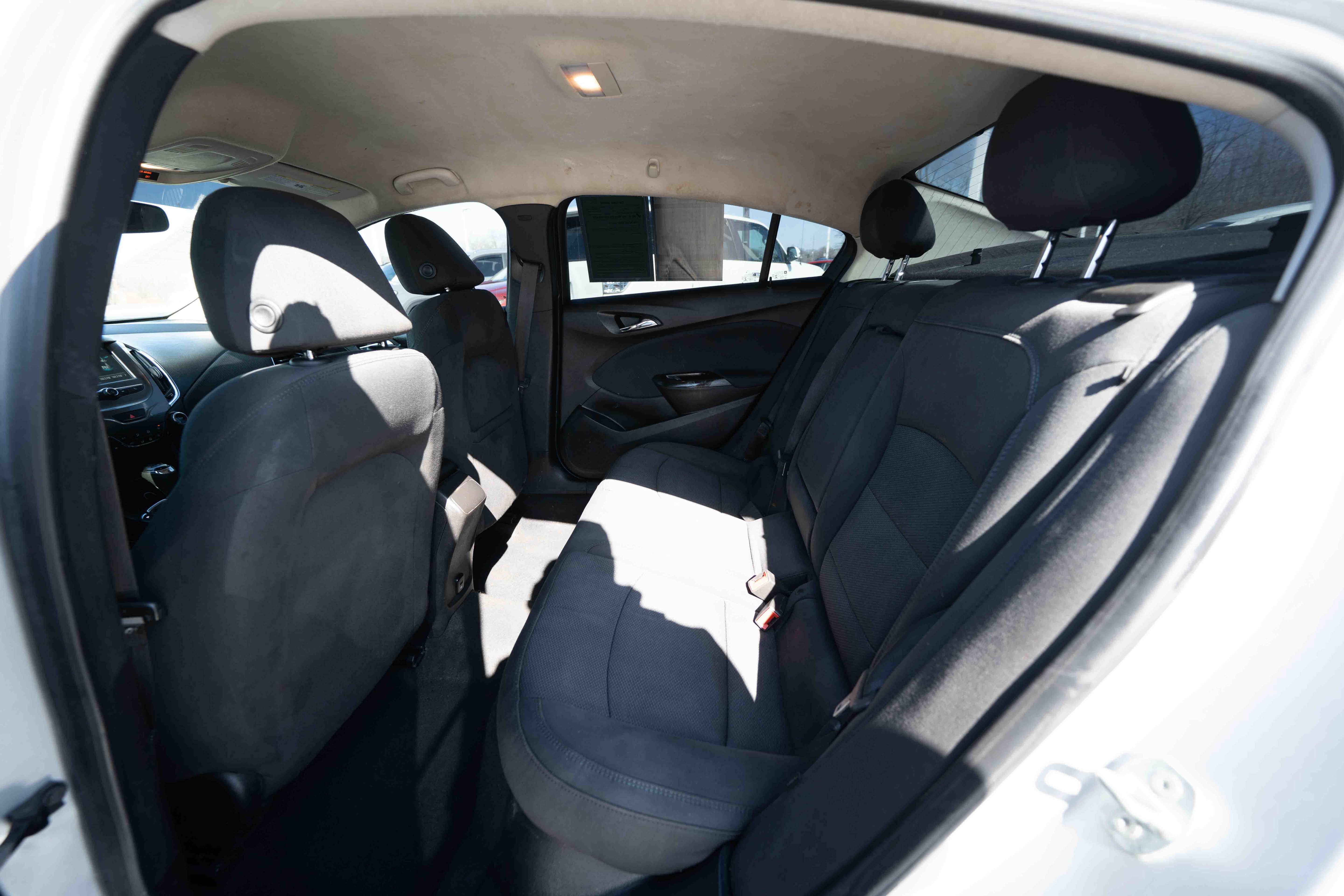 Used 2018 Chevrolet Cruze LT w/ Convenience Package image 23