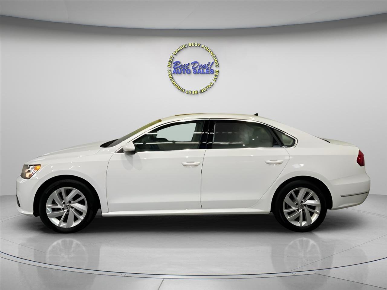 Used 2018 Volkswagen Passat 2.0T SE image 2