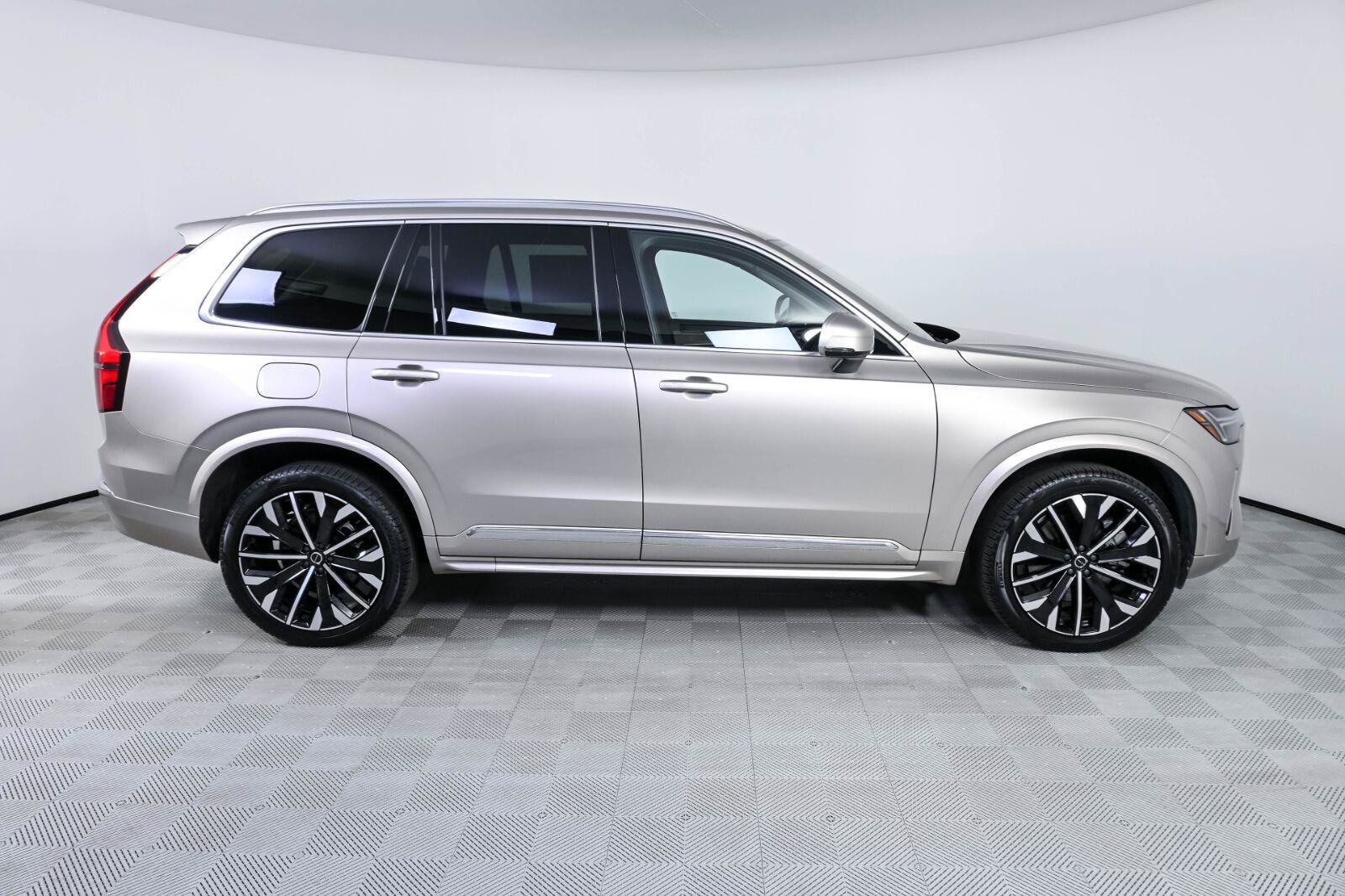 Certified 2025 Volvo XC90 T8 Core AWD/4WD image 26