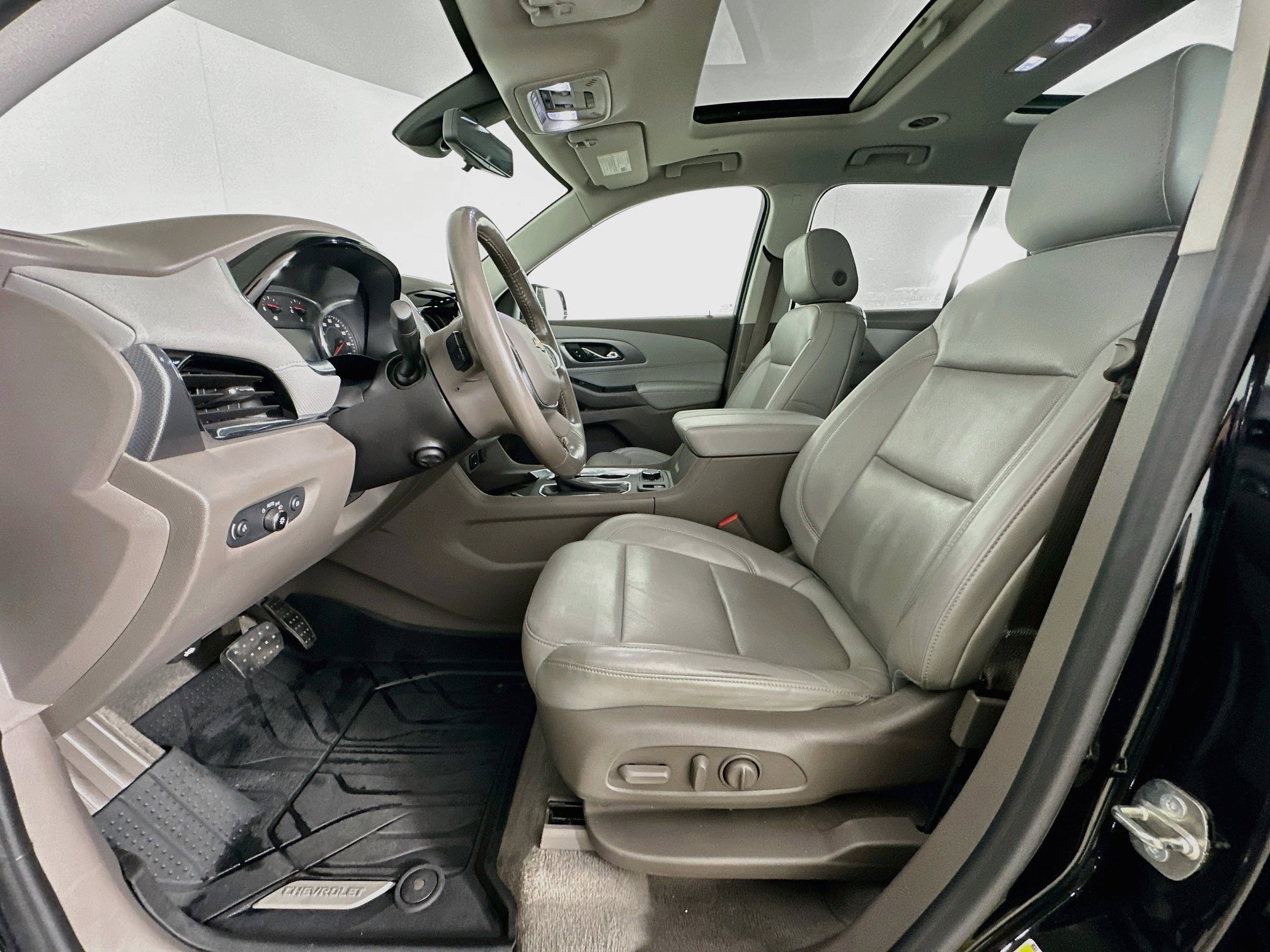Used 2019 Chevrolet Traverse Premier w/ Driver Confidence II Package FWD image 13