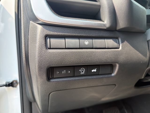 Used 2024 Nissan Rogue SV AWD/4WD image 11