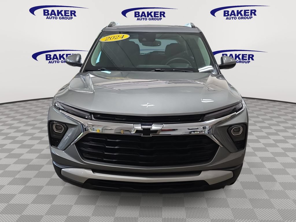 Used 2024 Chevrolet TrailBlazer LT w/ Convenience Package AWD/4WD image 2