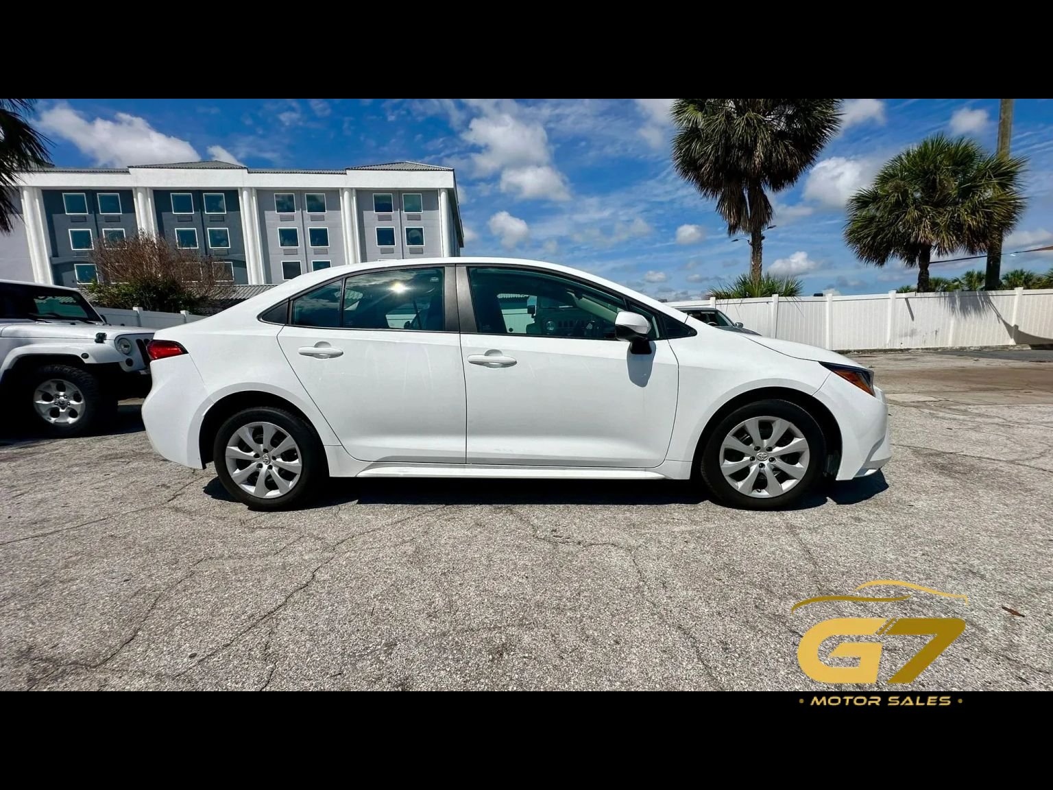 Used 2023 Toyota Corolla LE FWD image 4