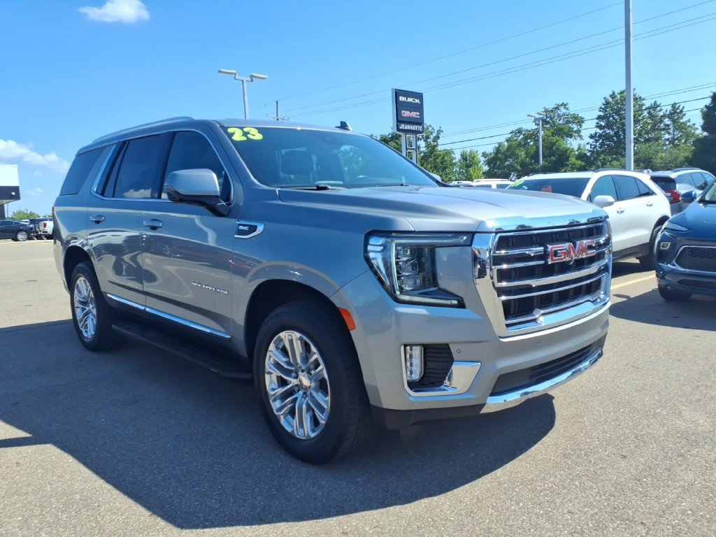 Used 2023 GMC Yukon SLT w/ SLT Premium Package AWD/4WD image 3