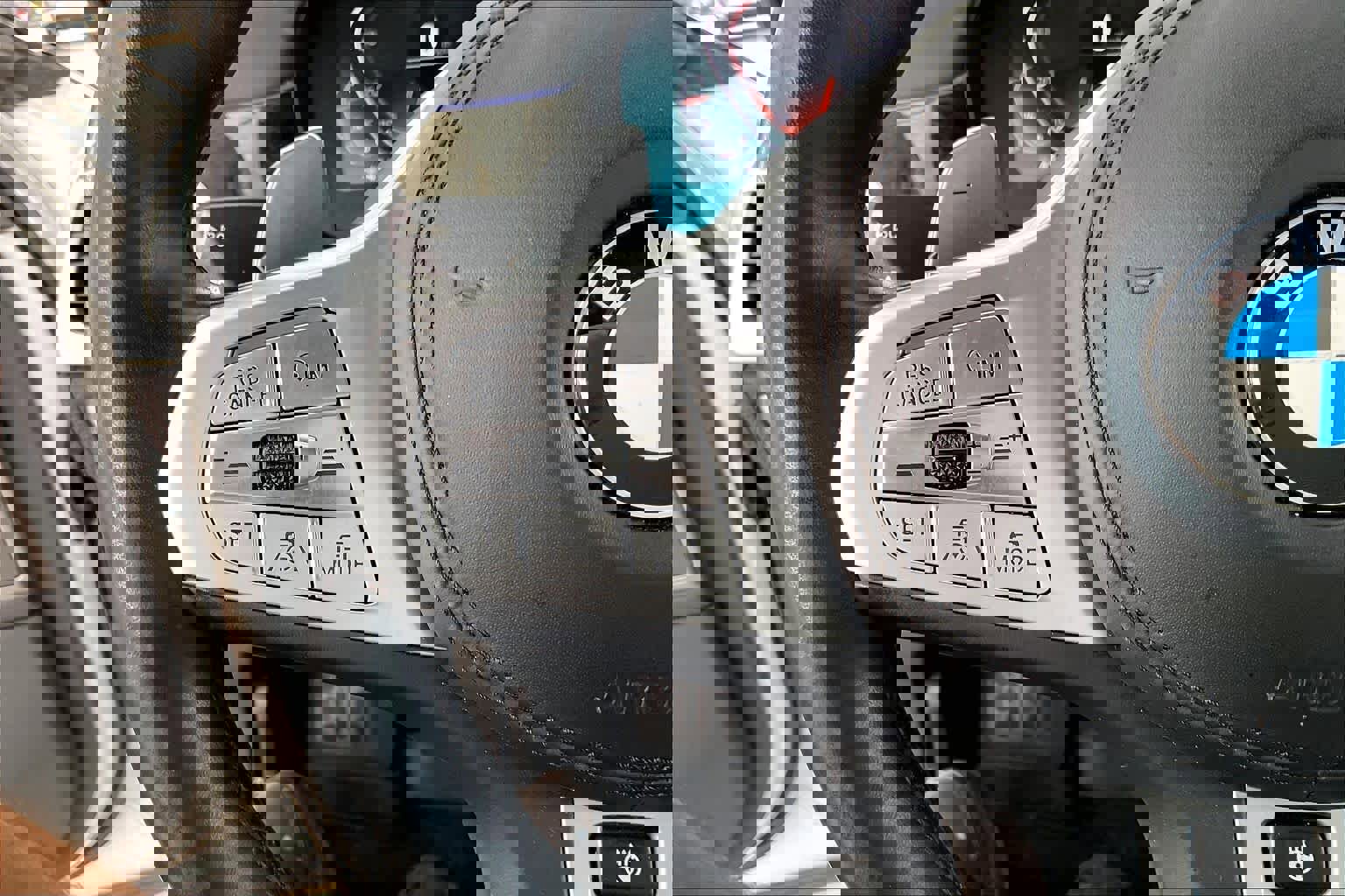 Used 2022 BMW 740i w/ M Sport Package image 23