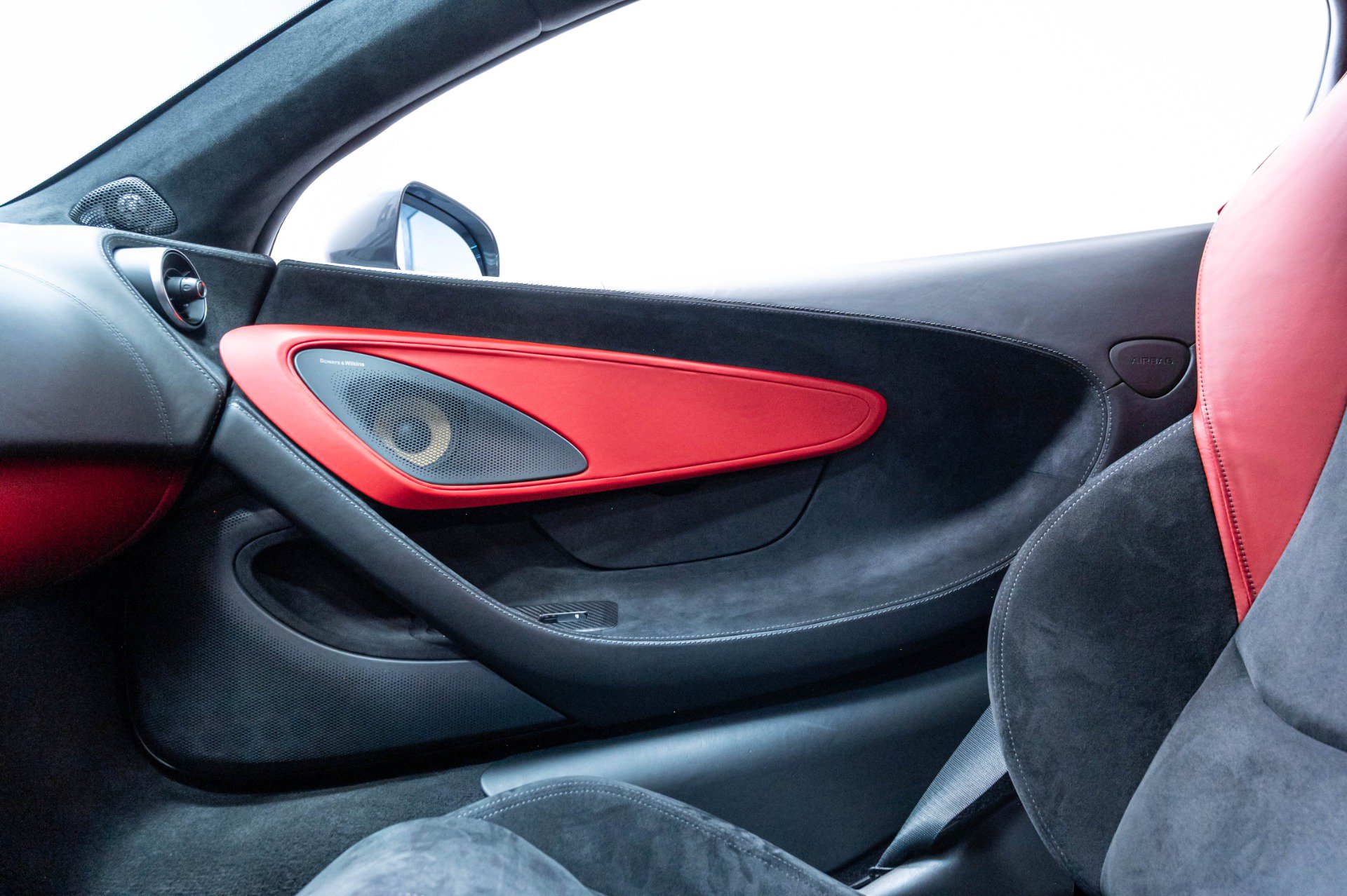 Used 2019 McLaren 570S Coupe RWD image 17