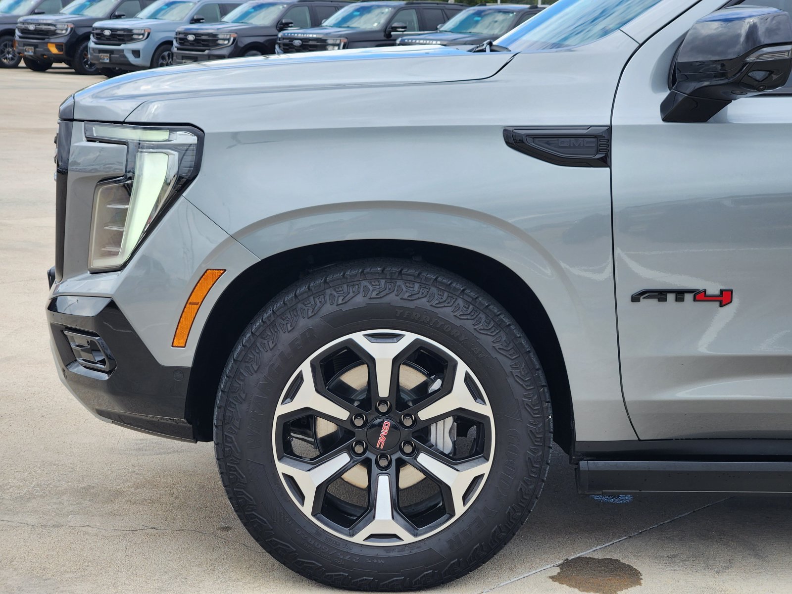 Used 2026 GMC Yukon XL AT4 w/ AT4 Premium Plus Package AWD/4WD image 13