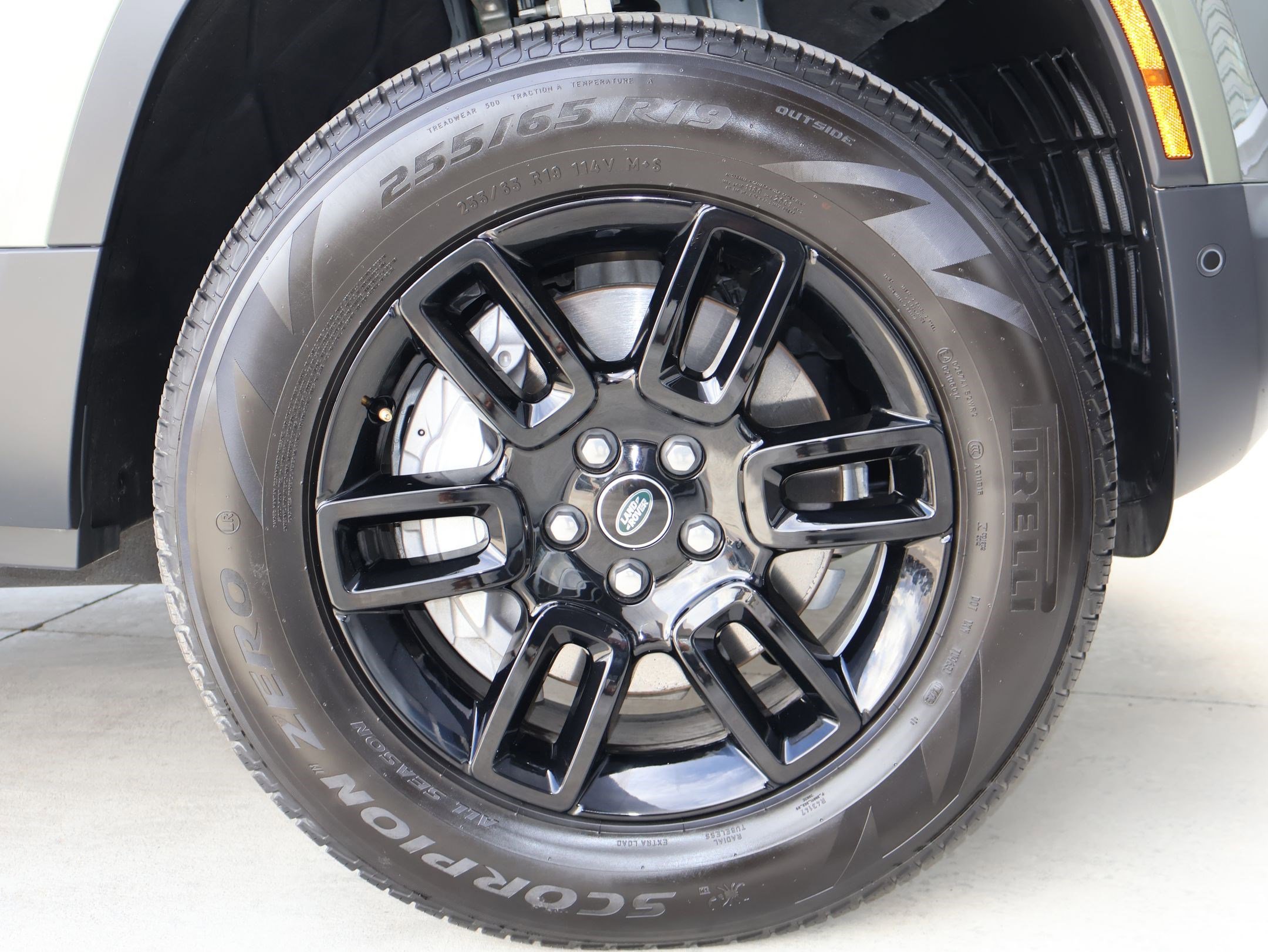 Used 2025 Land Rover Defender 110 S AWD/4WD image 31
