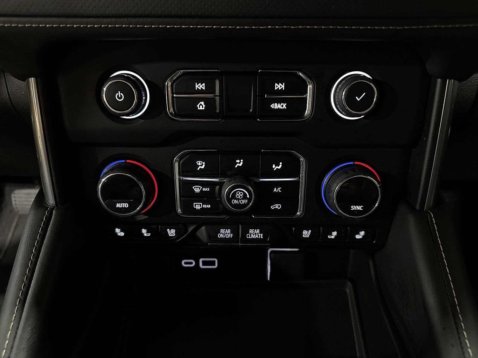 Used 2024 Chevrolet Tahoe Premier AWD/4WD image 23