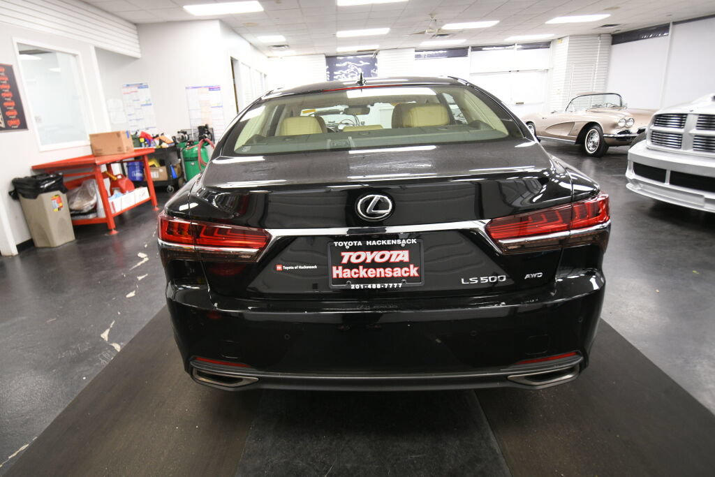 Used 2019 Lexus LS 500 AWD w/ Accessory Package (Z2) image 6