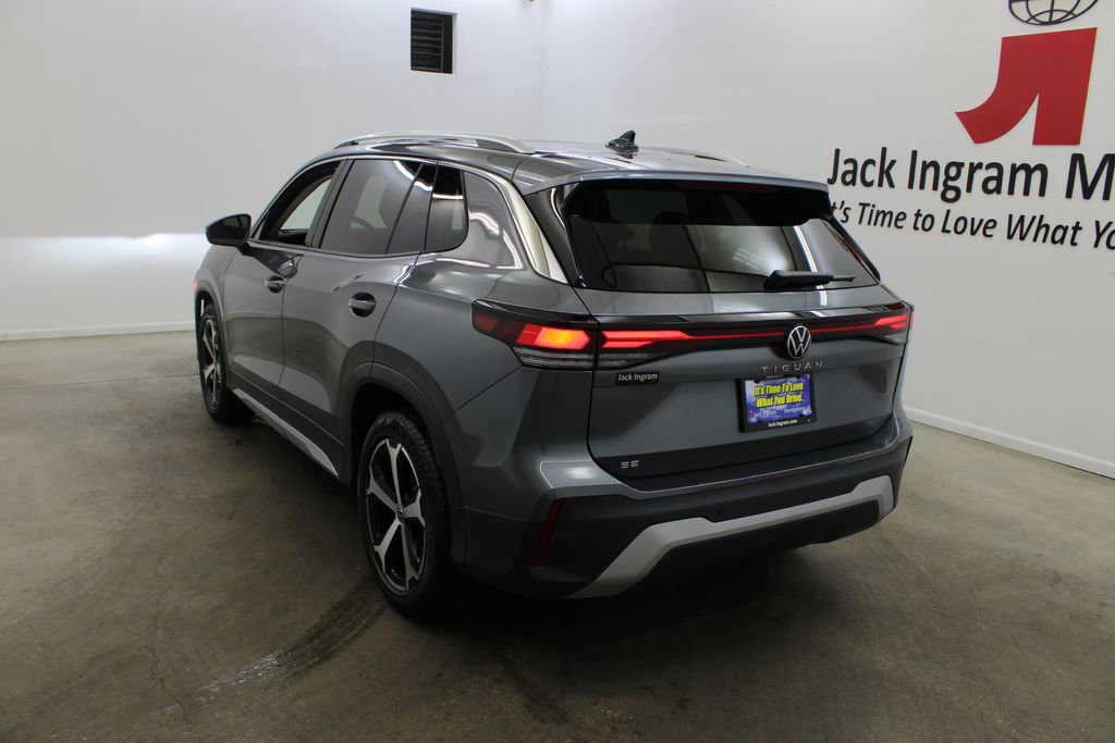 New 2026 Volkswagen Tiguan SE FWD image 3