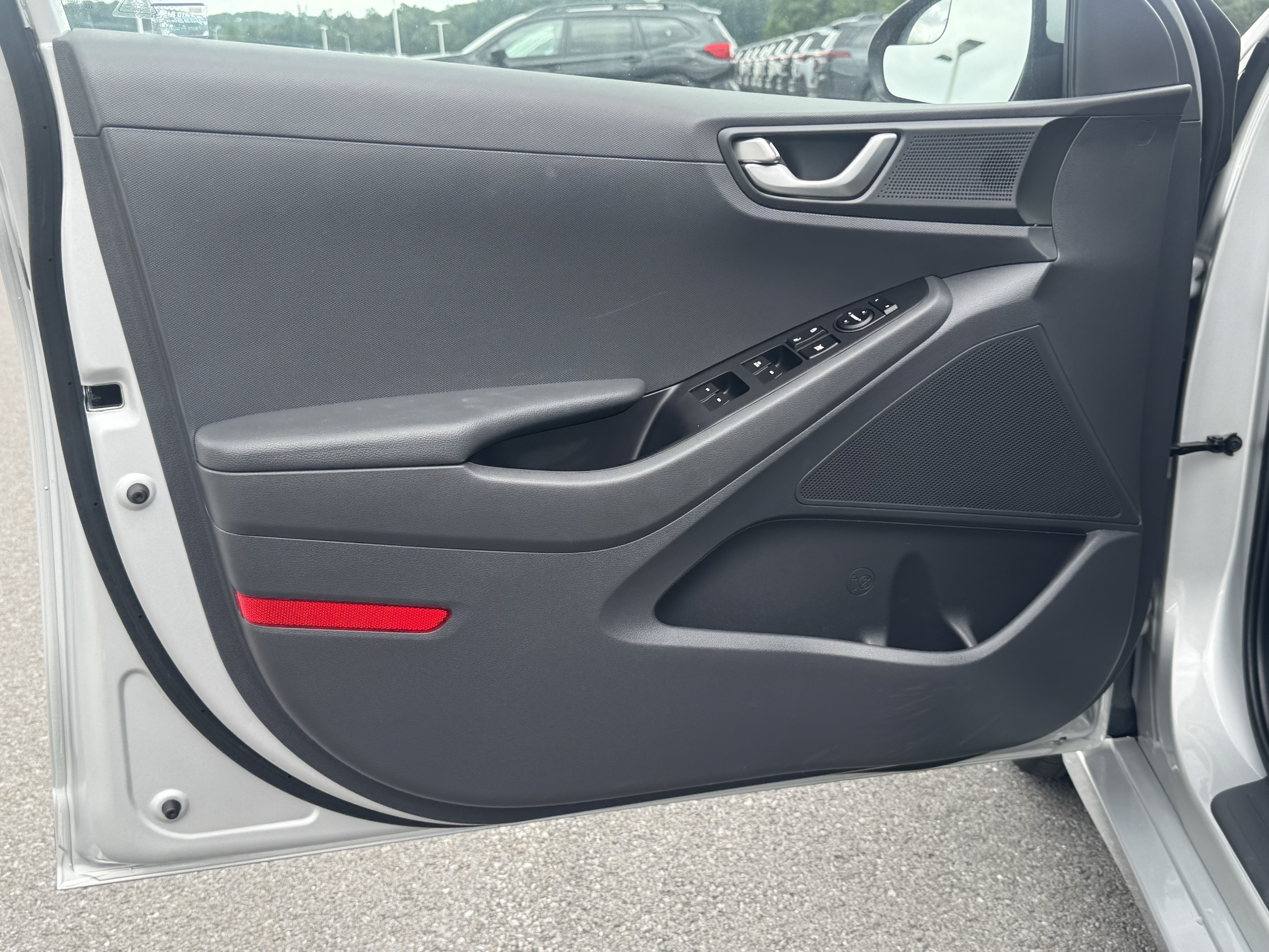 Used 2019 Hyundai Ioniq Plug-In Hybrid FWD image 15