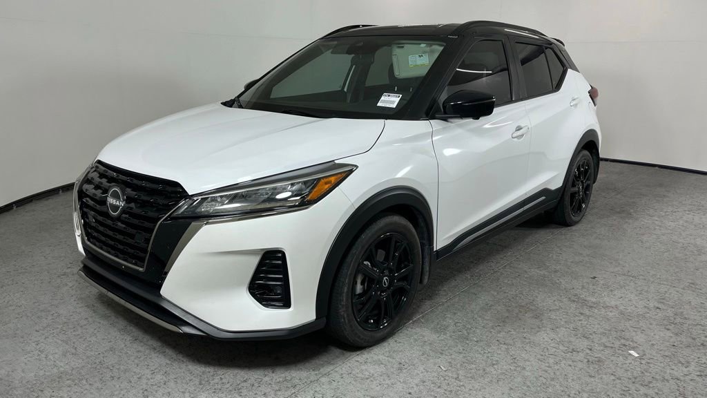 Used 2022 Nissan Kicks SR w/ Premium Package FWD image 7
