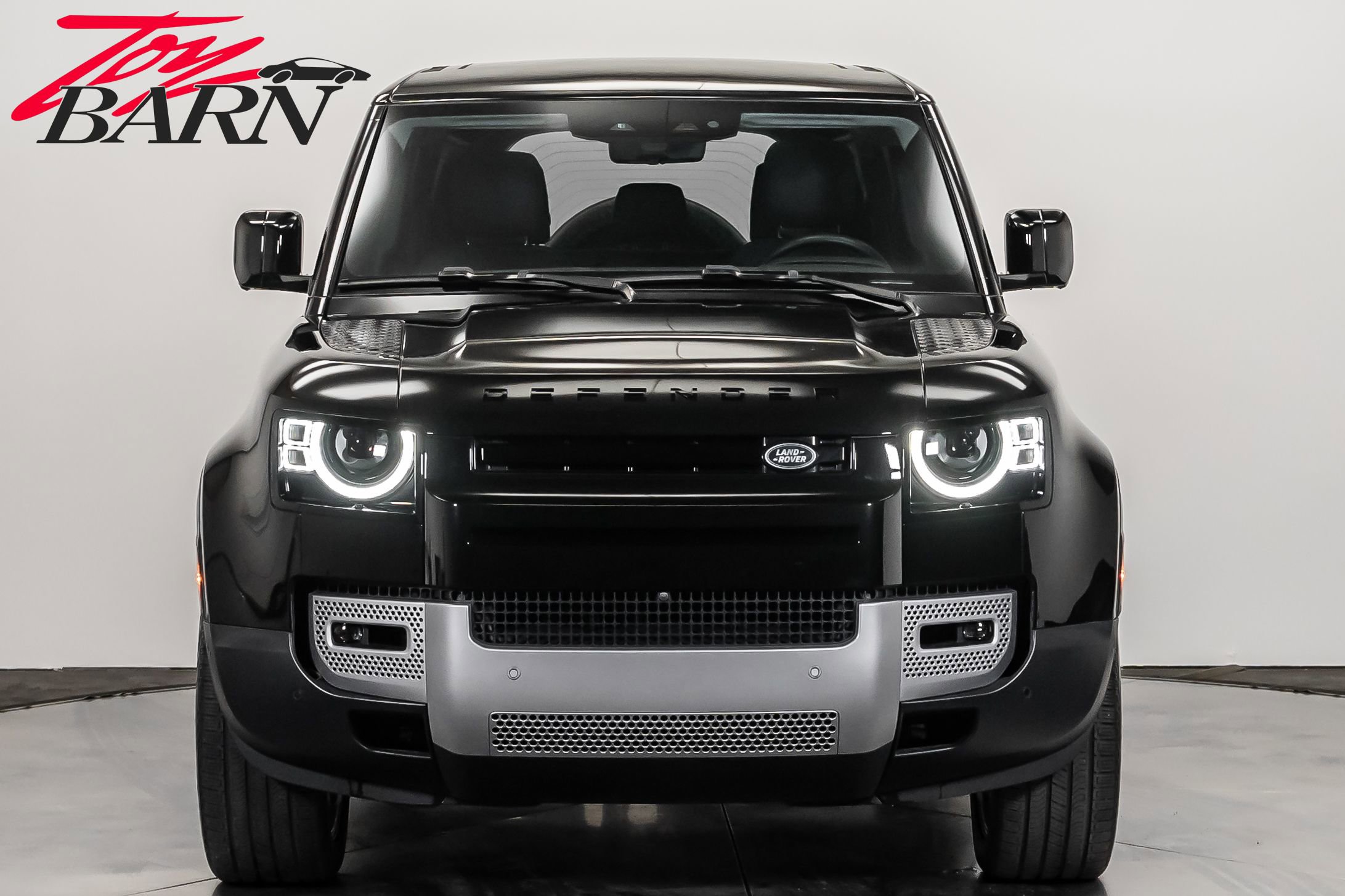 Used 2024 Land Rover Defender 110 SE image 8