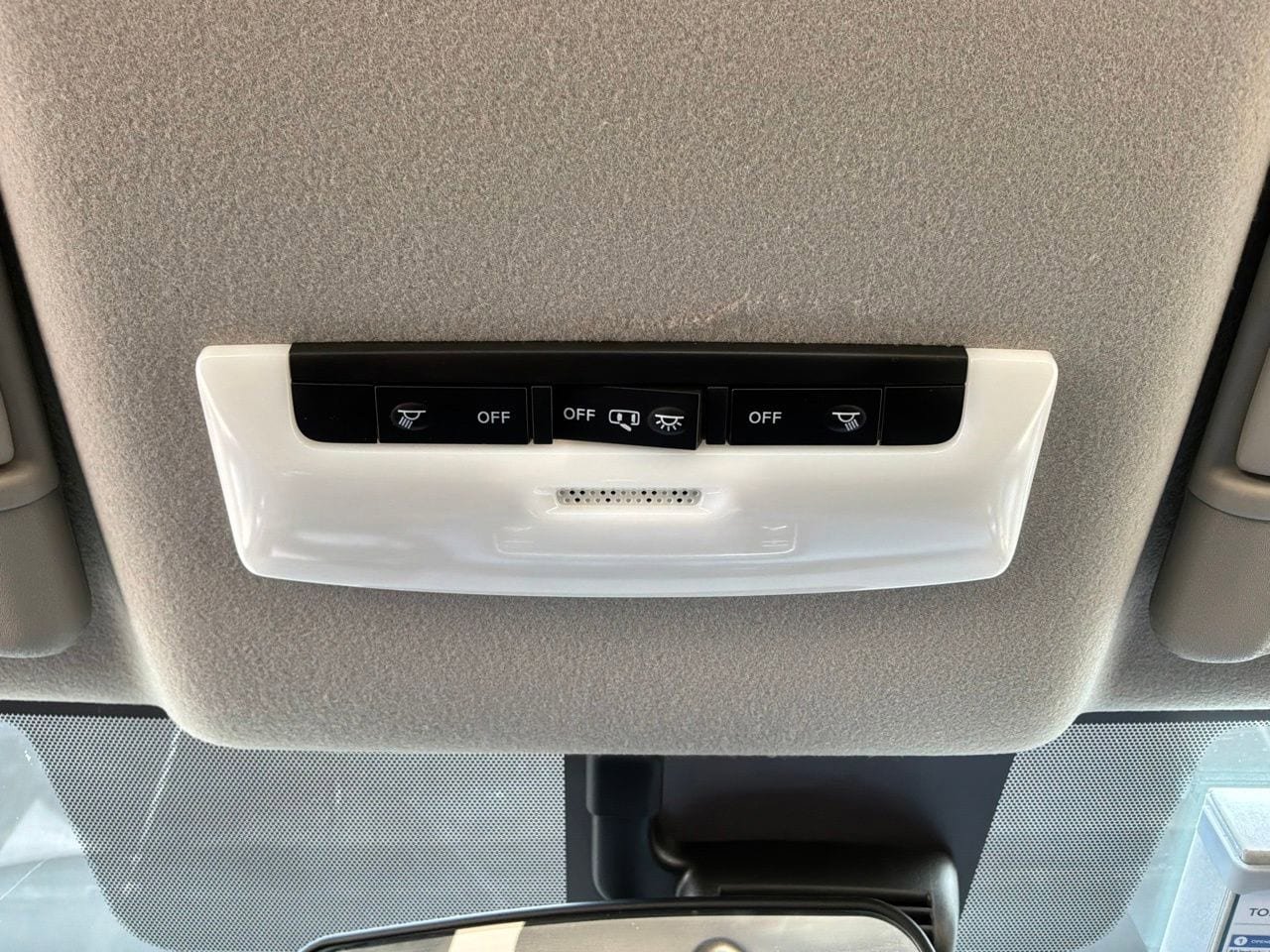 Used 2025 Nissan Versa SV FWD image 16