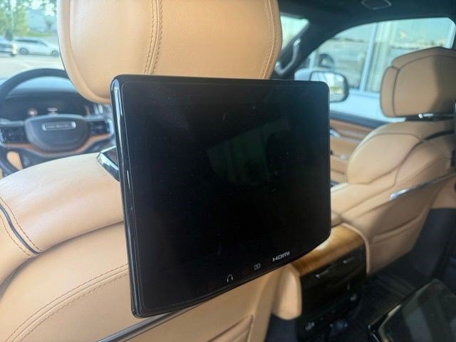 Used 2022 Jeep Grand Wagoneer Series III w/ Rear Seat Video Group 1 AWD/4WD image 13