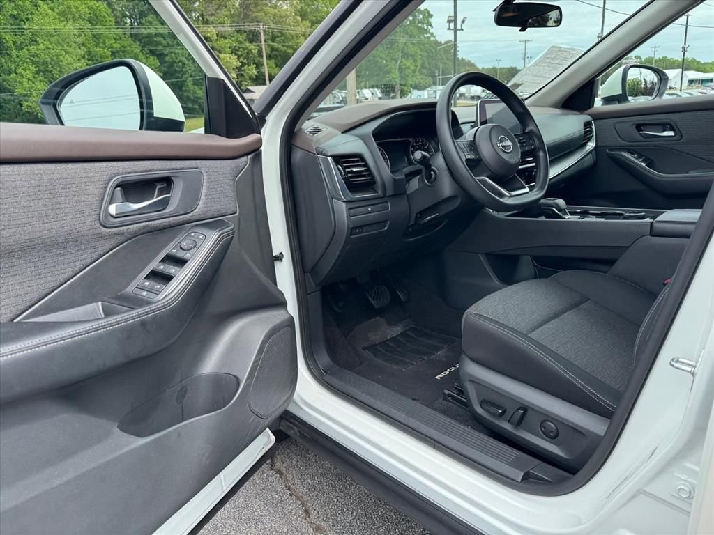 Certified 2023 Nissan Rogue SV AWD/4WD image 13