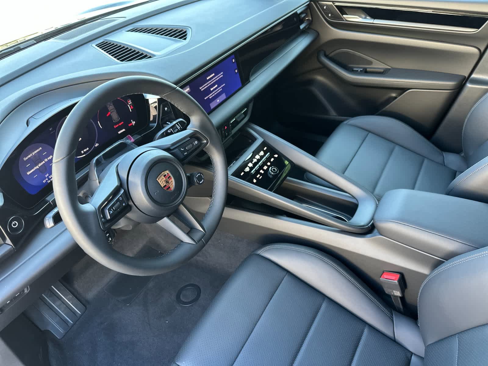 New 2026 Porsche Macan Electric RWD image 4