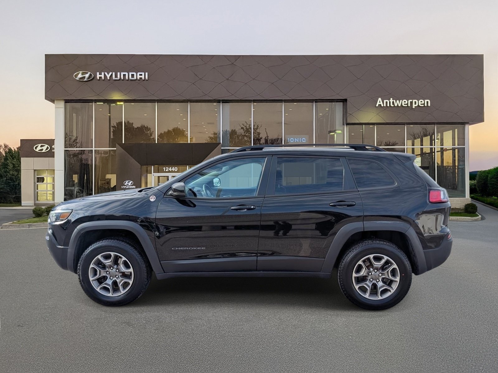 Used 2022 Jeep Cherokee Trailhawk AWD/4WD image 6