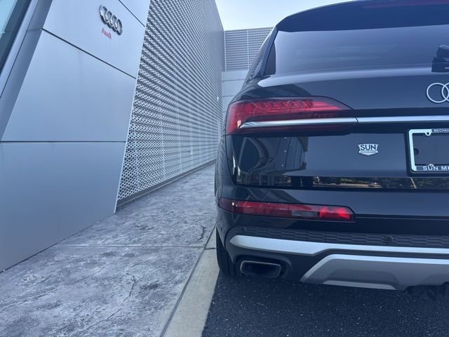 Certified 2025 Audi Q7 3.0T Premium Plus image 30
