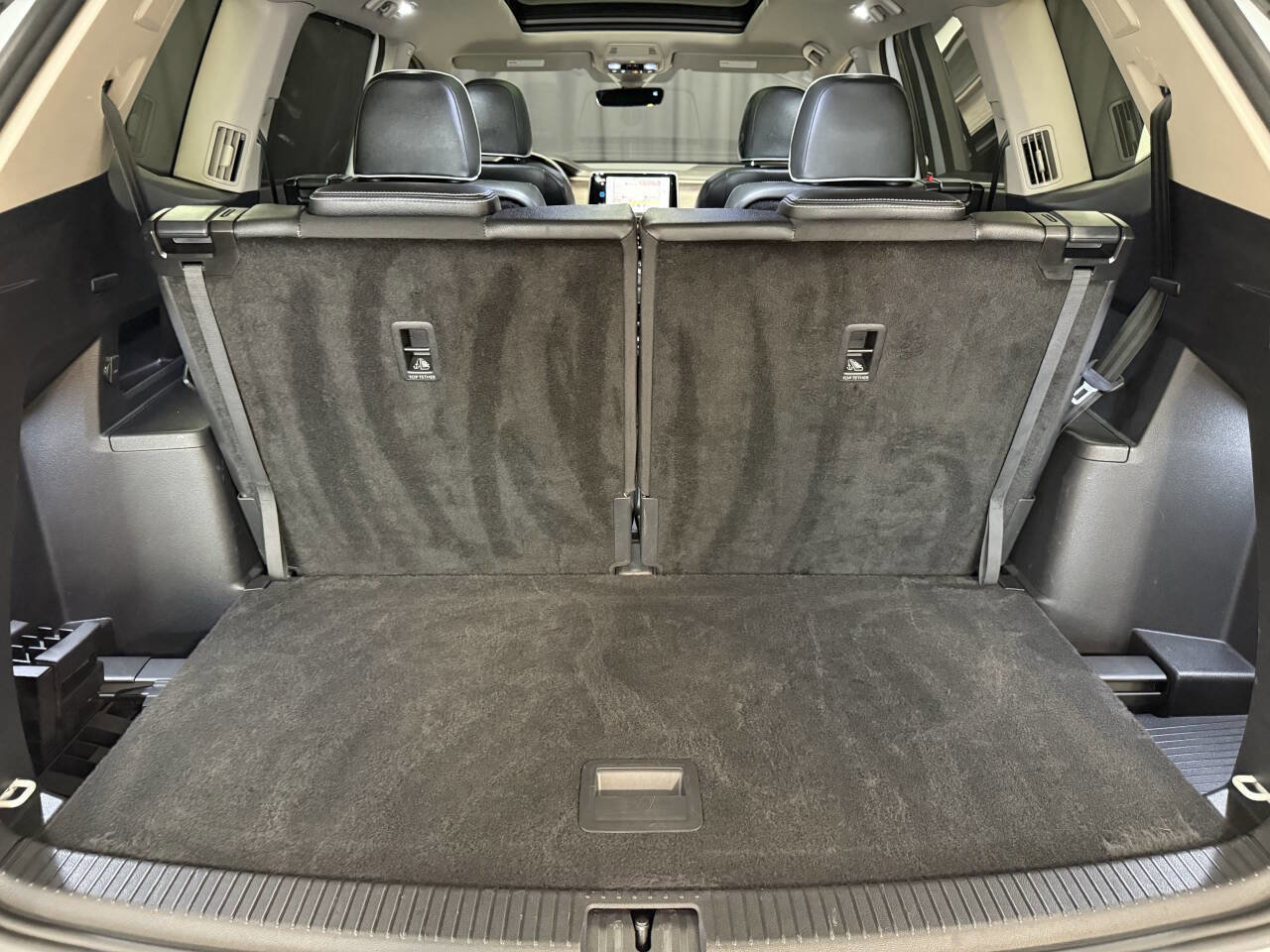 Used 2024 Volkswagen Atlas SEL Premium R-Line image 33
