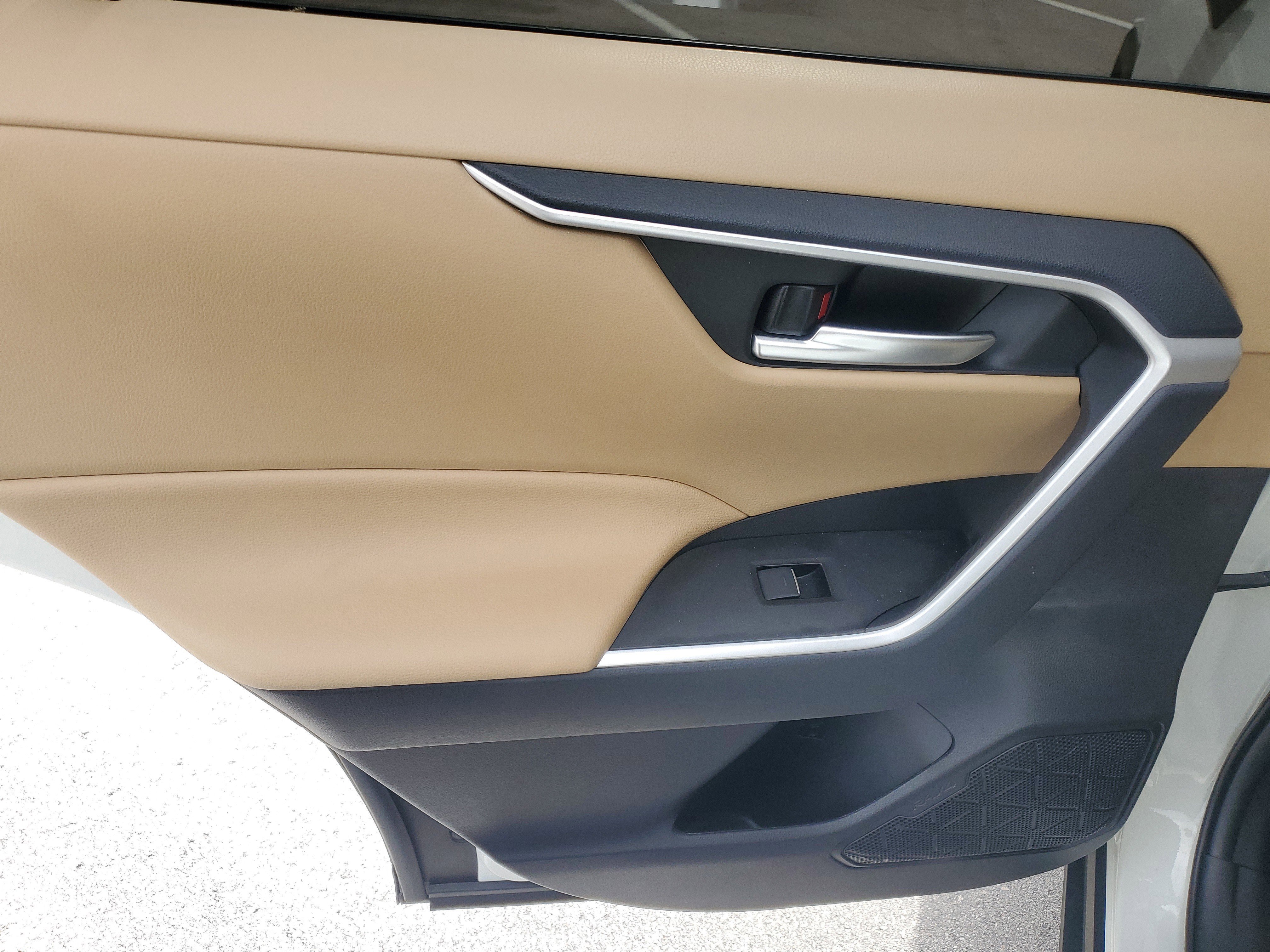 Used 2025 Toyota RAV4 XLE image 14