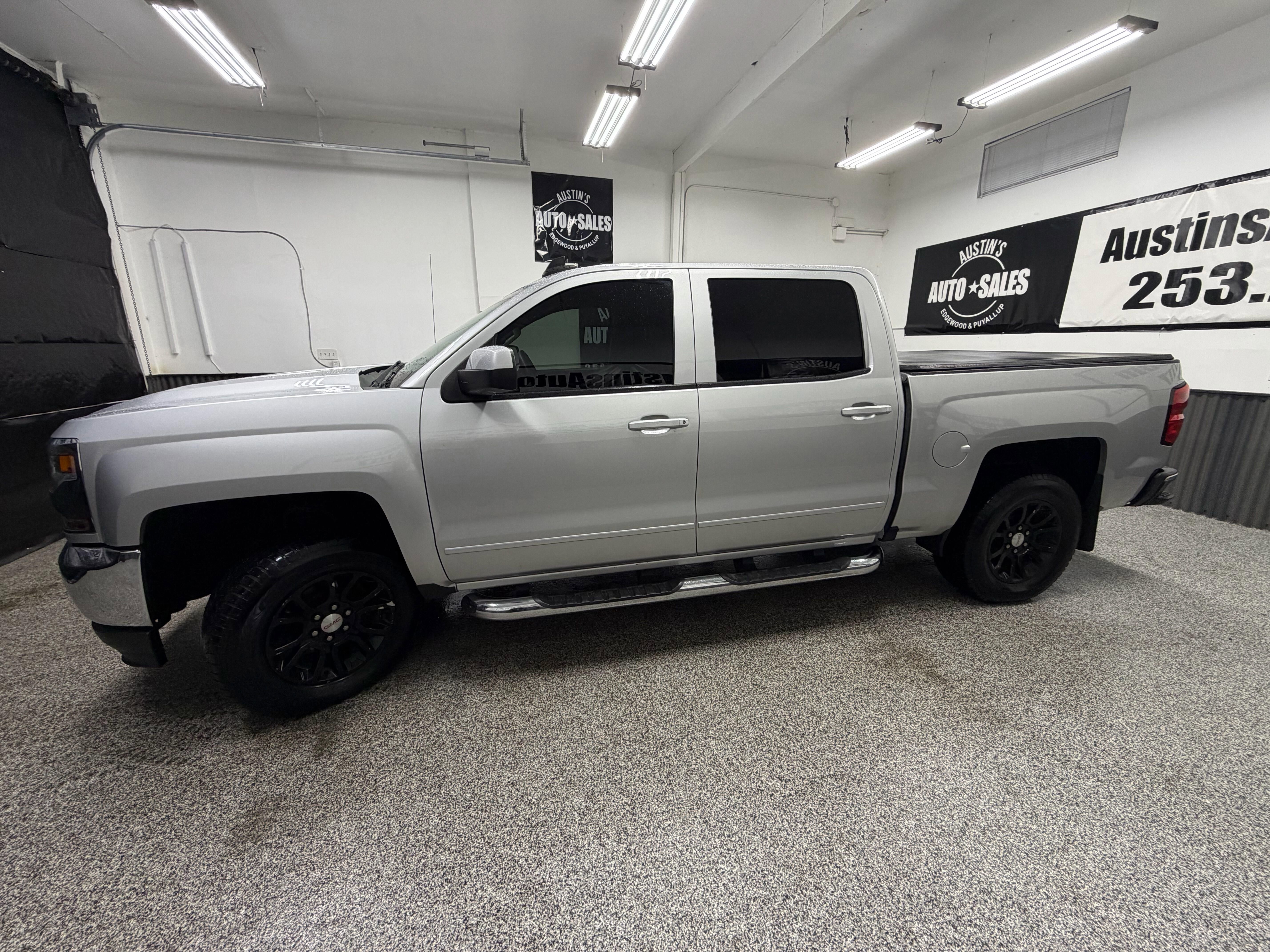 Used 2018 Chevrolet Silverado 1500 LT w/ All Star Edition AWD/4WD image 7