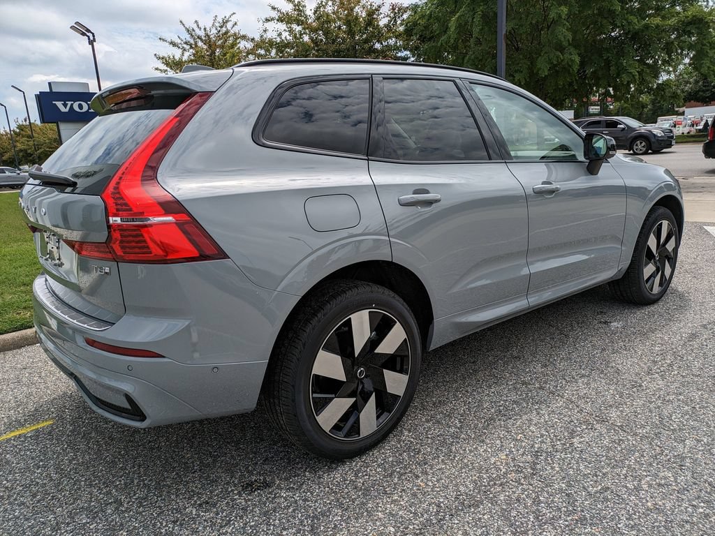 New 2025 Volvo XC60 T8 Plus w/ Protection Package Premier AWD/4WD image 4