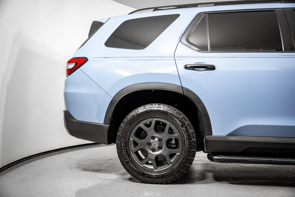 Used 2025 Honda Pilot TrailSport image 5