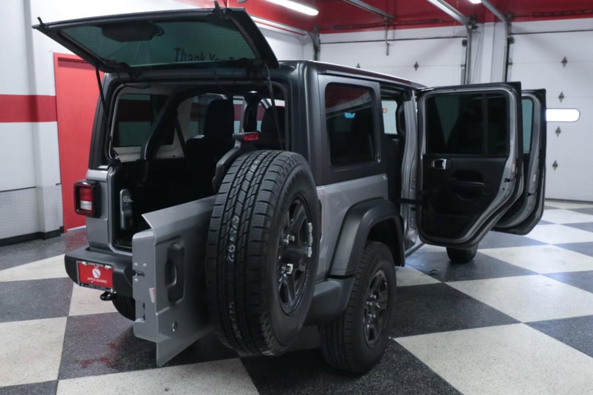 Used 2018 Jeep Wrangler Unlimited Sport image 27