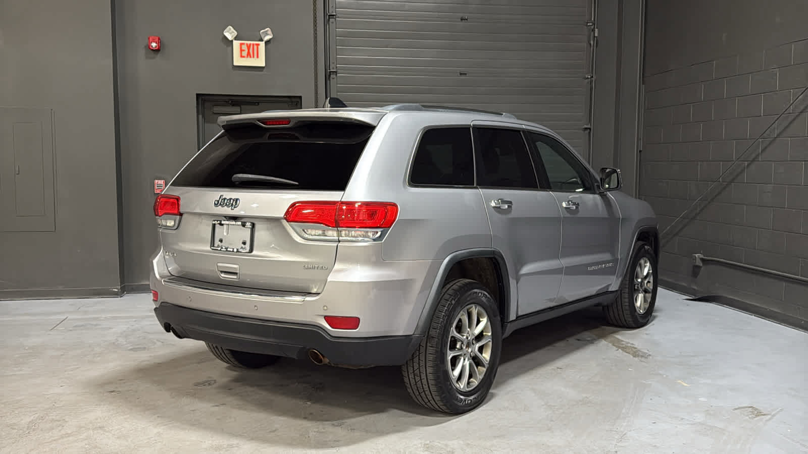 Used 2014 Jeep Grand Cherokee Limited w/ Luxury Group II AWD/4WD image 4