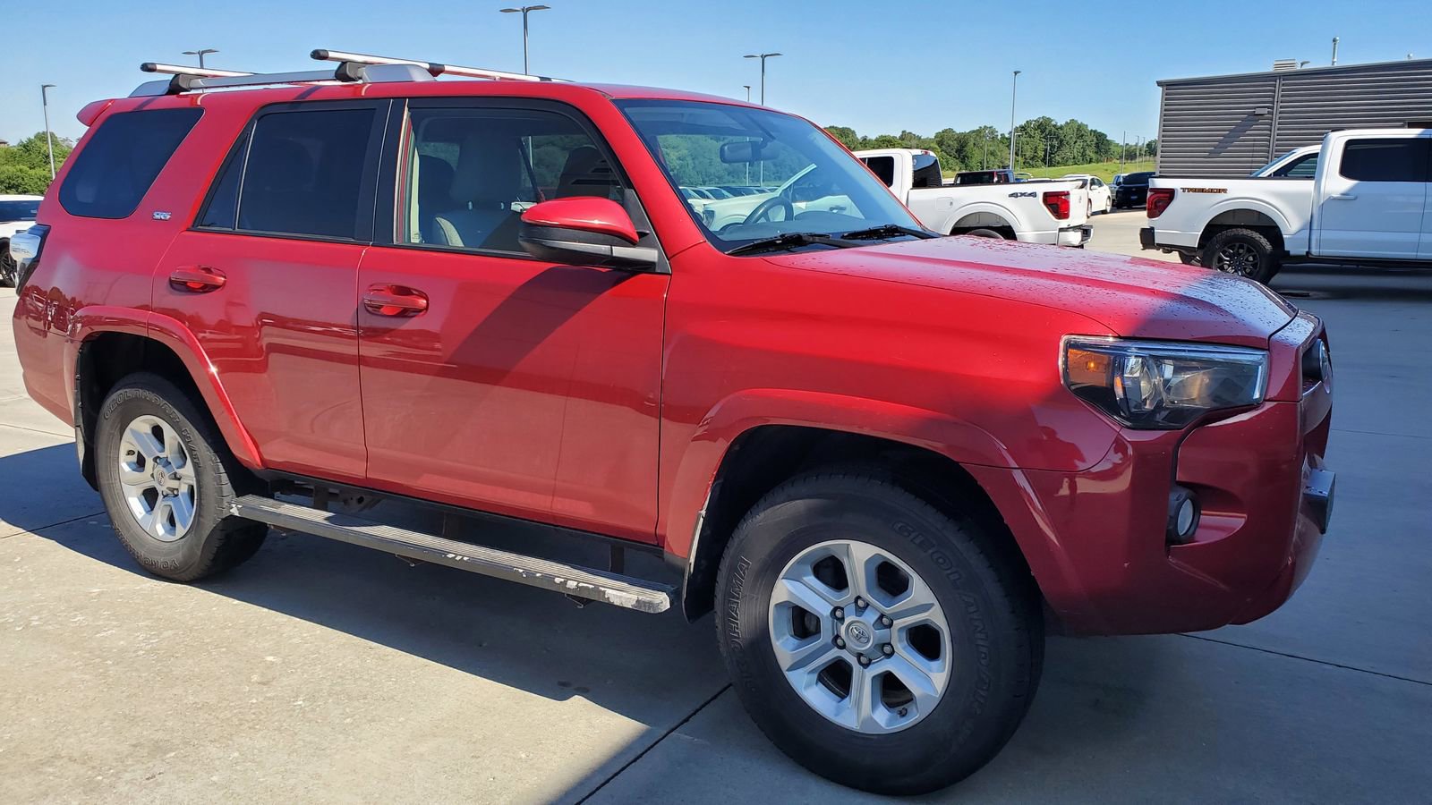 Used 2017 Toyota 4Runner SR5 AWD/4WD image 2