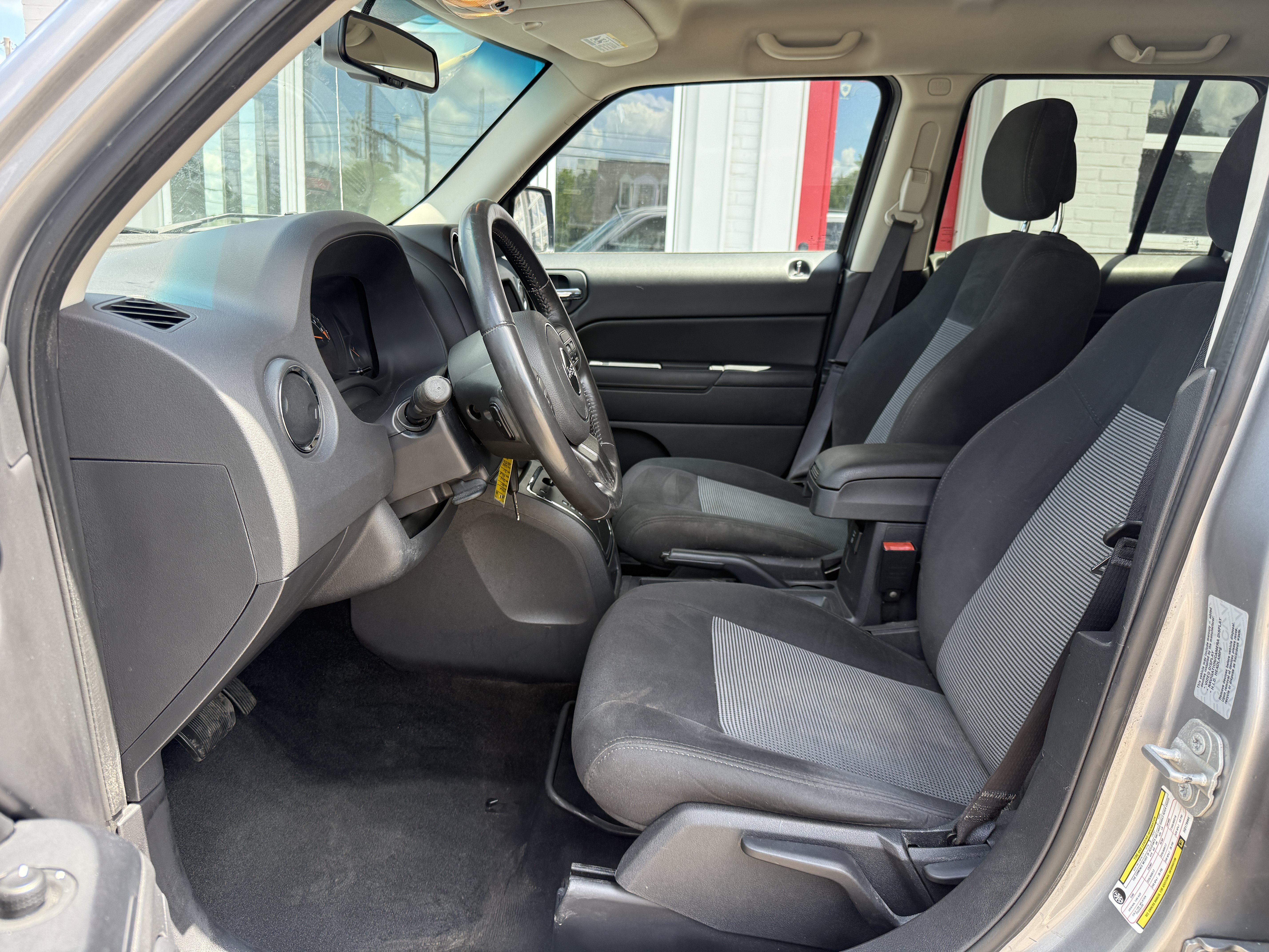 Used 2017 Jeep Patriot Latitude AWD/4WD image 11