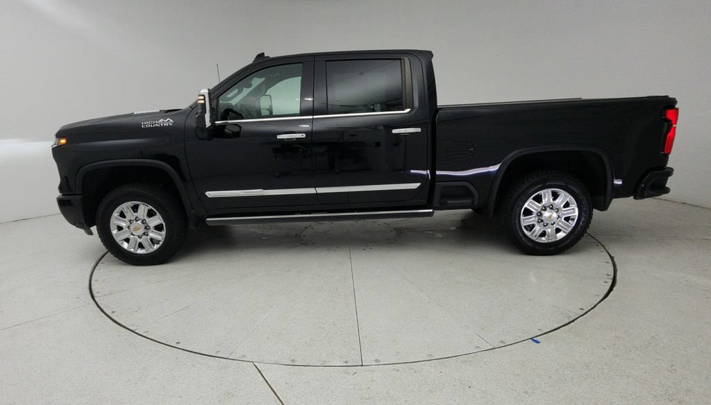 Used 2024 Chevrolet Silverado 2500 High Country w/ Technology Package AWD/4WD image 4