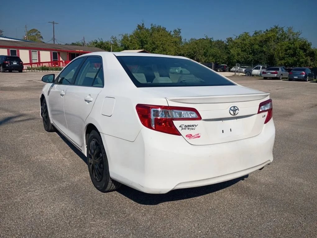 Used 2012 Toyota Camry LE FWD image 3