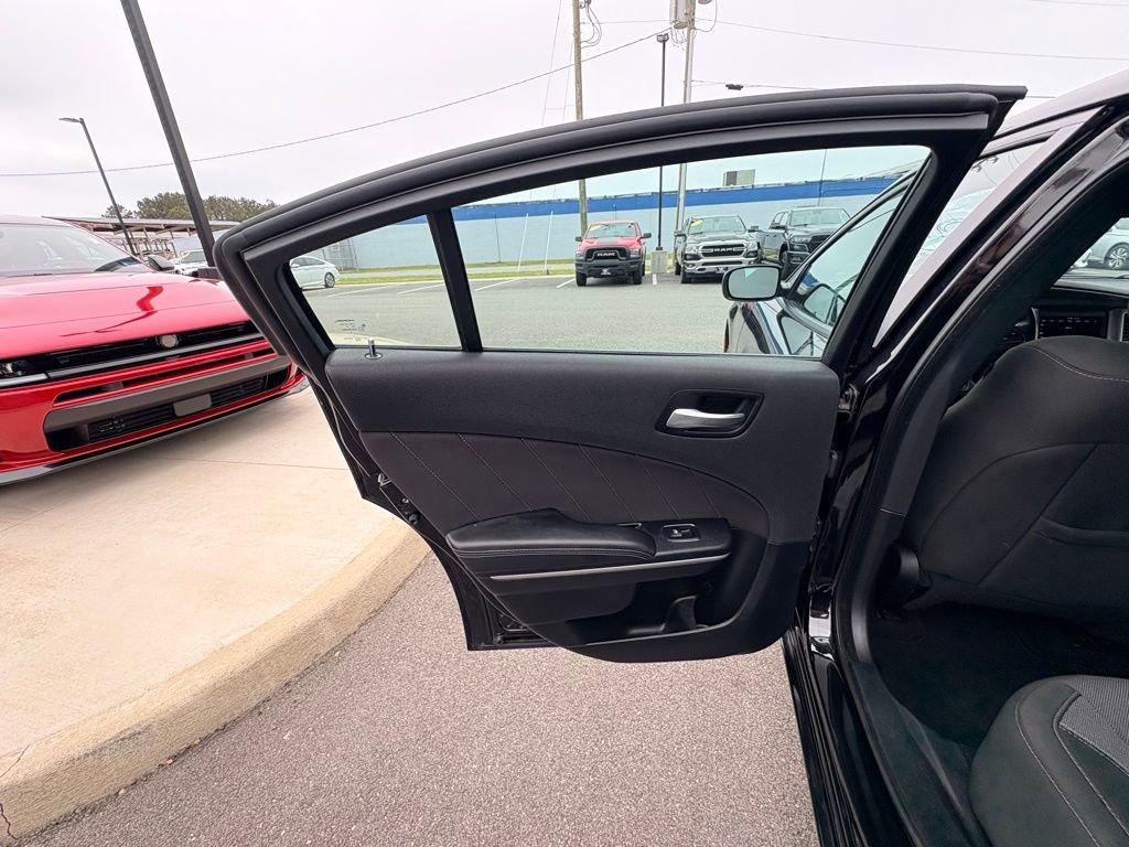 Used 2020 Dodge Charger SXT RWD image 29