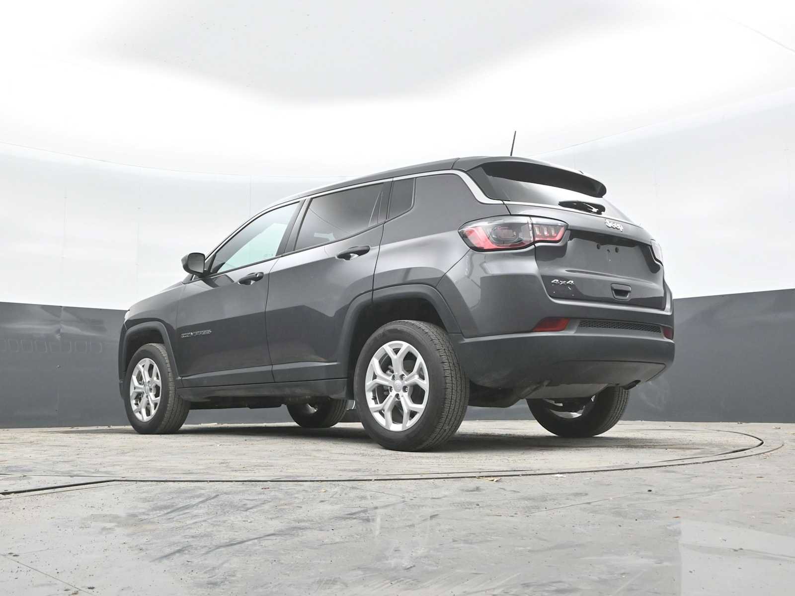 Used 2024 Jeep Compass Sport AWD/4WD image 37