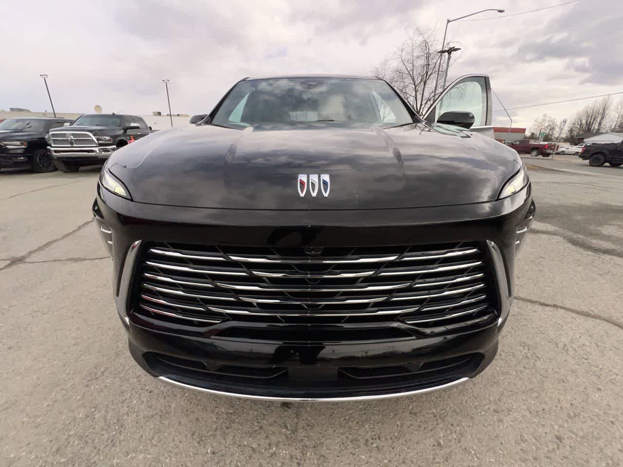 Used 2025 Buick Enclave Preferred AWD/4WD image 29