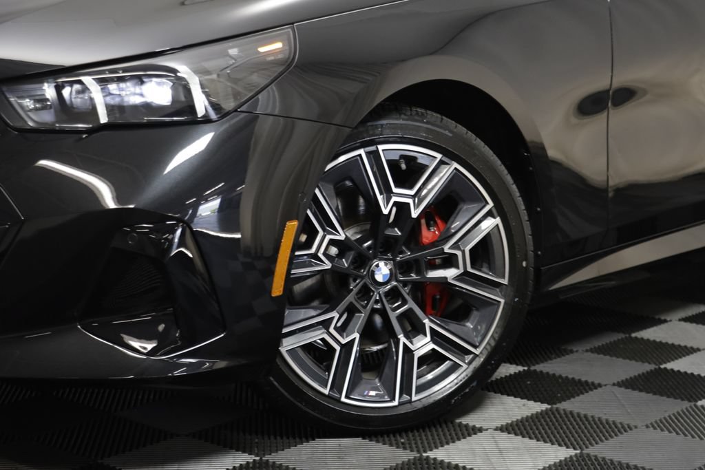 New 2026 BMW 530i xDrive w/ M Sport Package AWD/4WD image 4