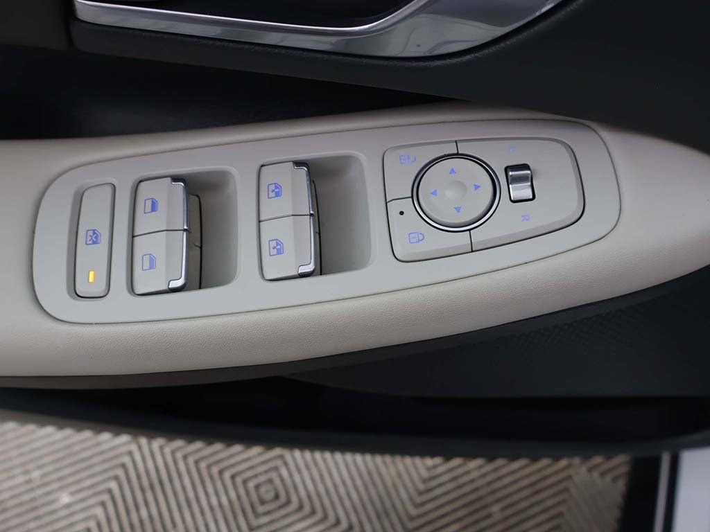 Used 2023 Hyundai Sonata SEL w/ Cargo Package image 35