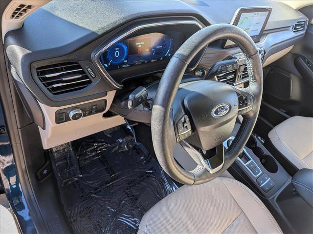 Used 2020 Ford Escape Titanium image 10